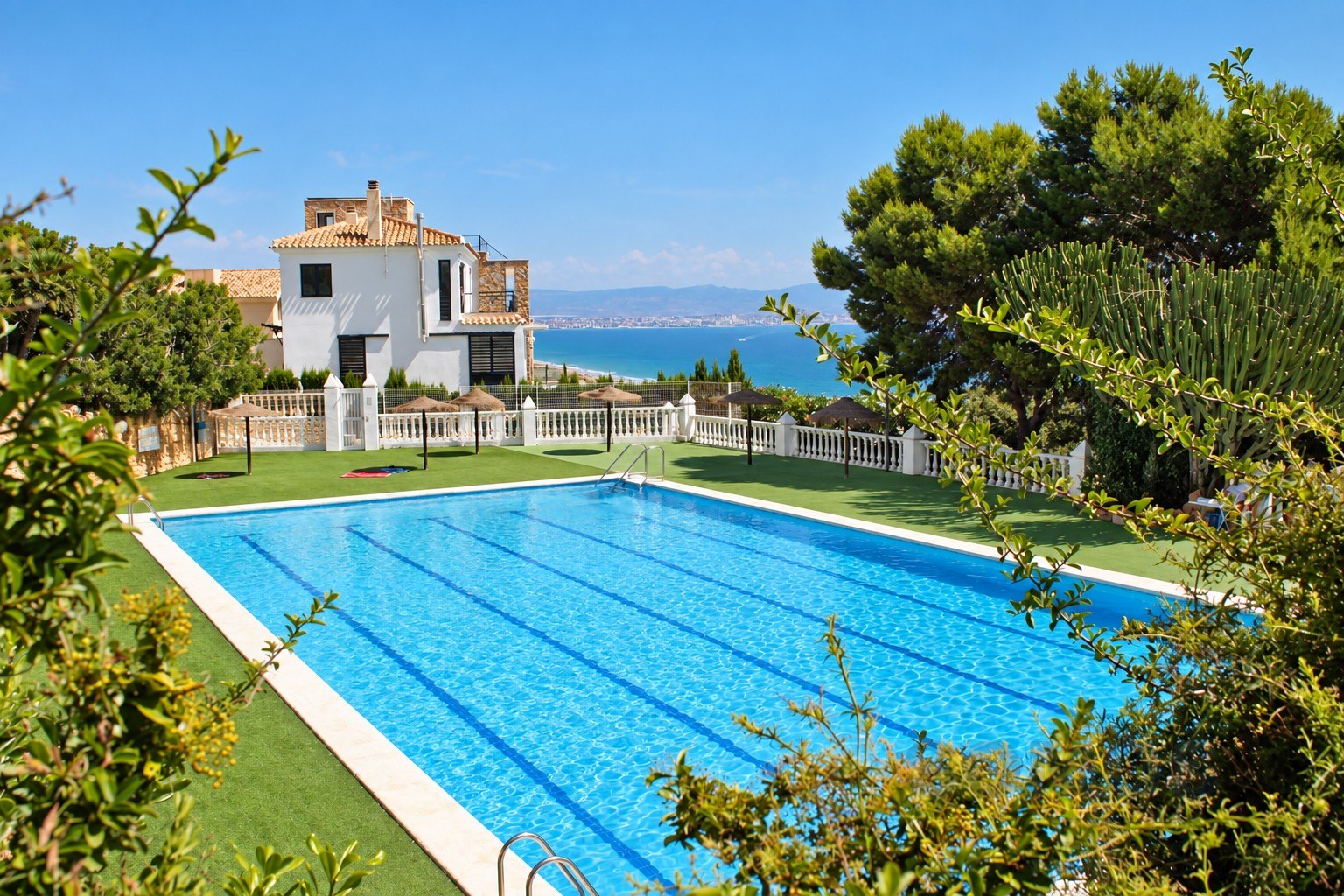 Communal pool with sea views — Casa Seabreeze, Gran Alacant