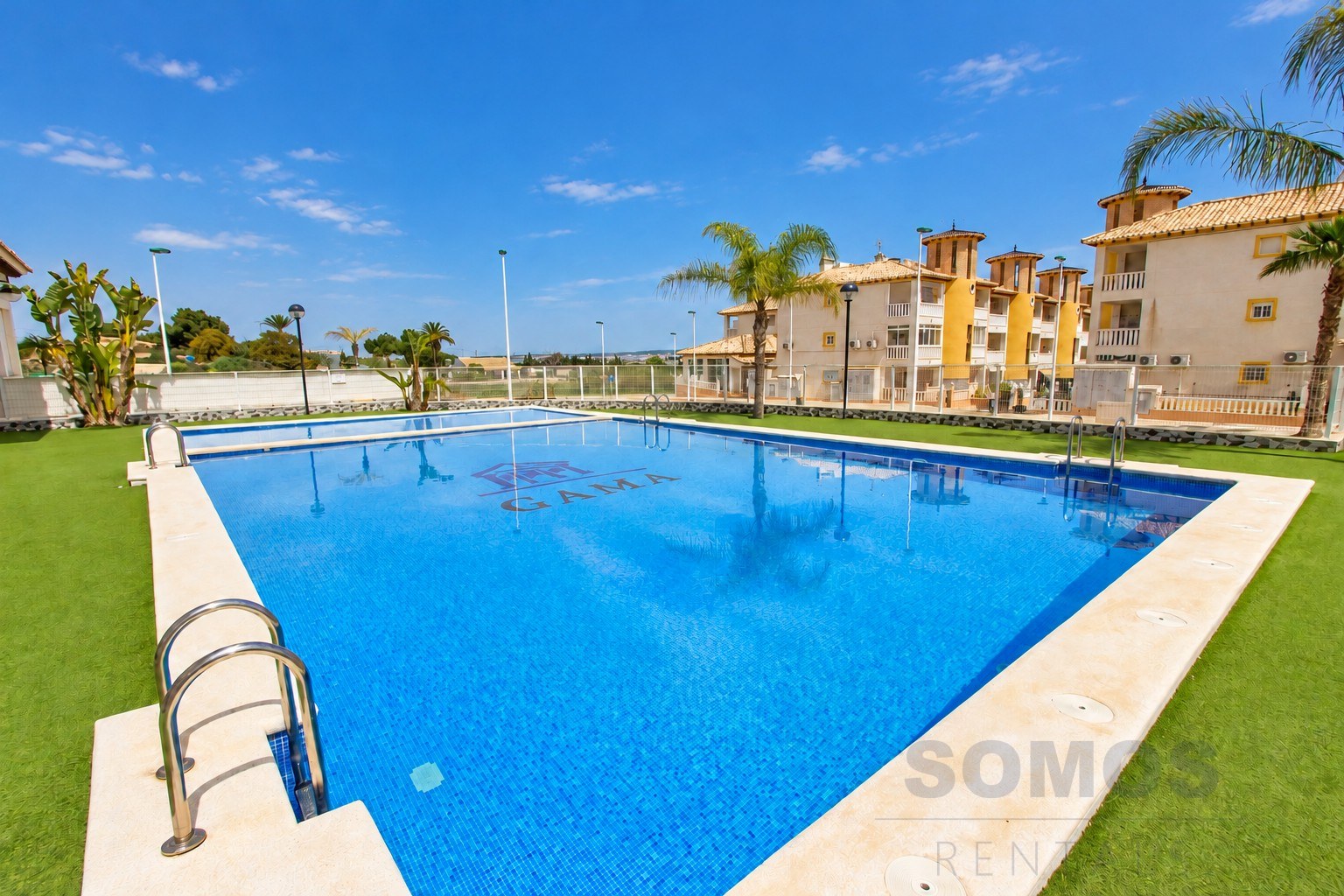 Communal swimming pool — Apartamento El Pinet, La Marina Village y El Pinet