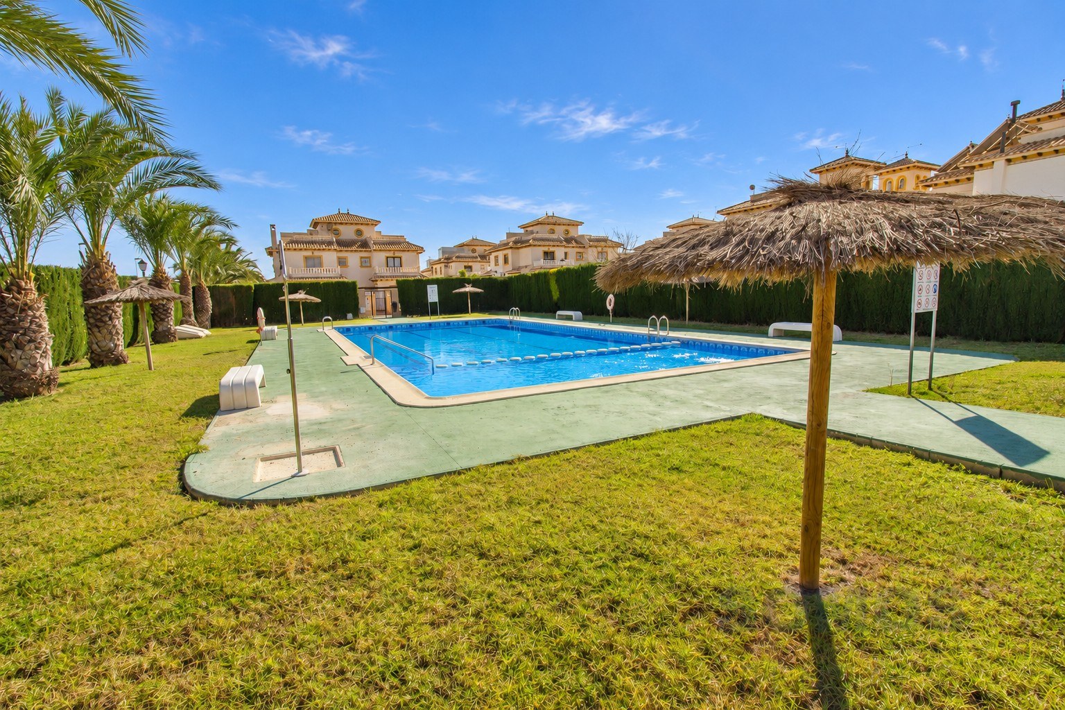 Communal swimming pool — Casa Marina del Rey, La Marina Village y El Pinet