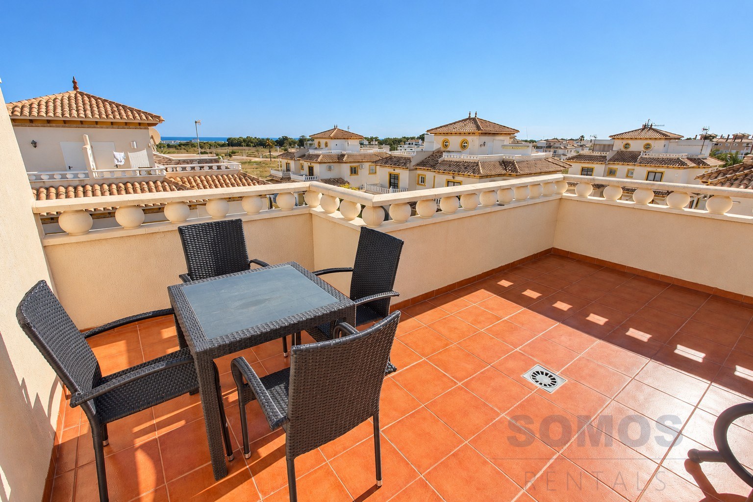 Solarium — Casa Marina del Rey, La Marina Village y El Pinet