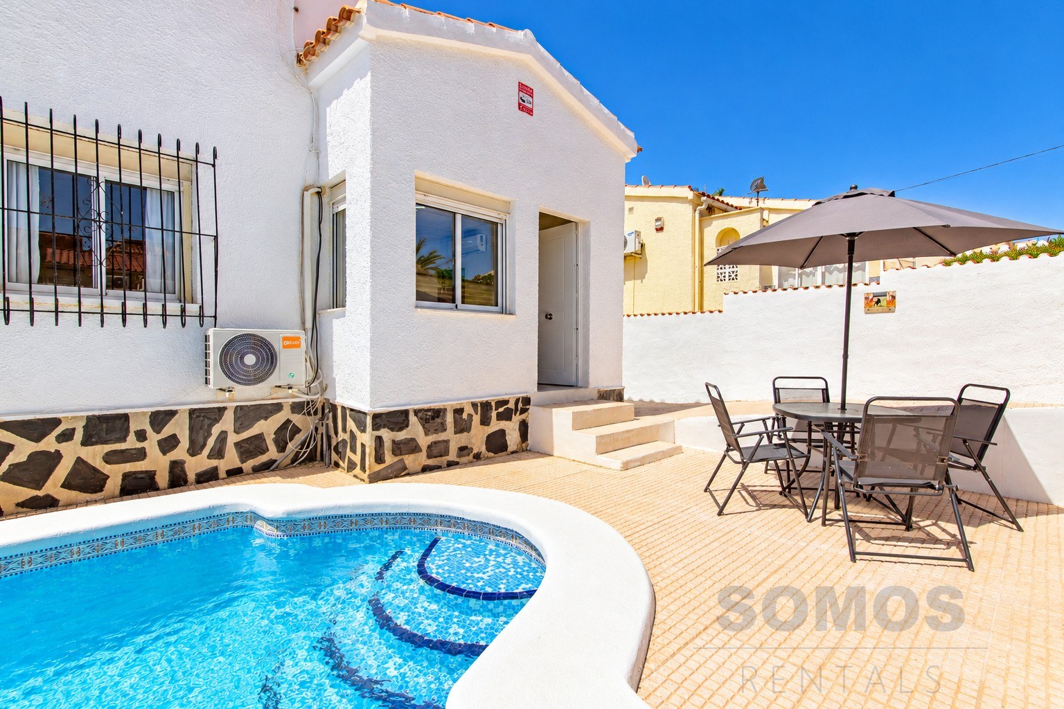 Private swimming pool — Casa Elche, Urb La Marina