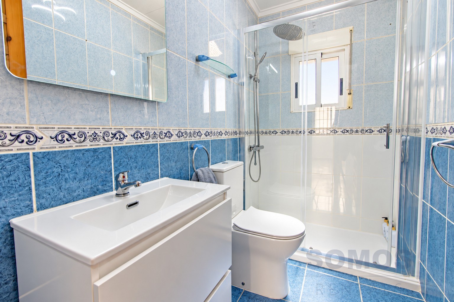 Bathroom 1 — Casa Elche, Urb La Marina