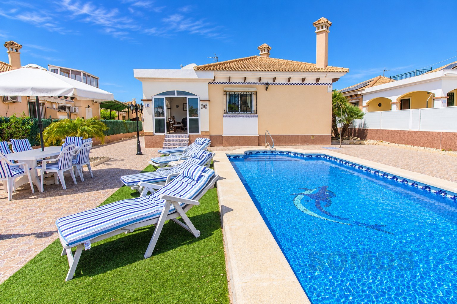 Villa Berna, Urb La Marina — foto 1