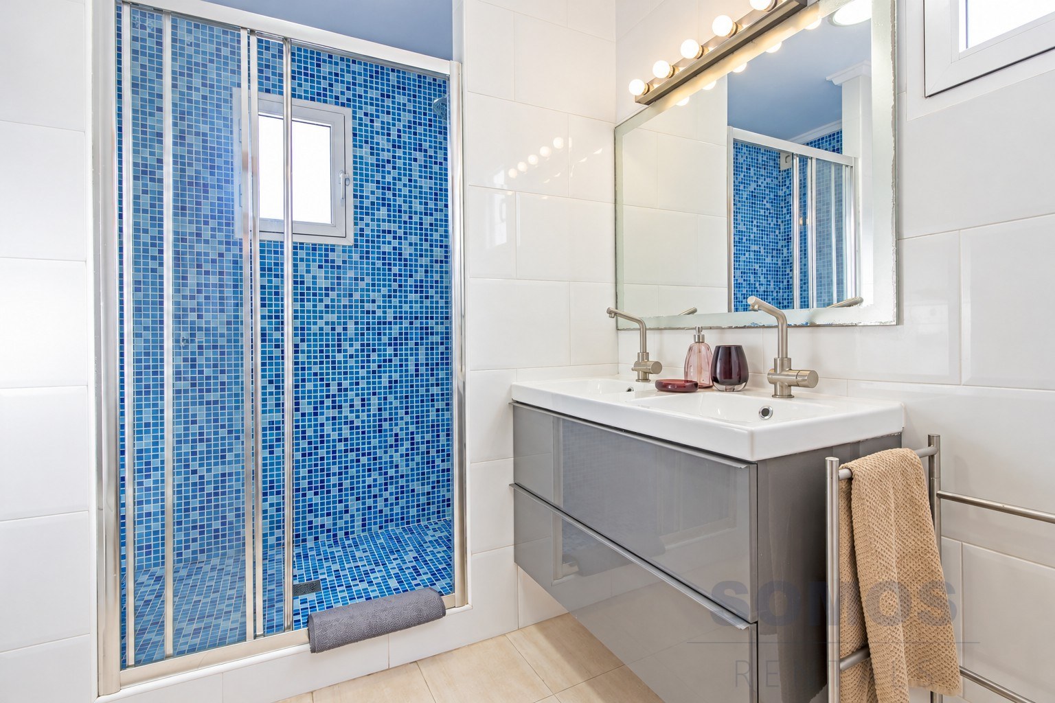 Bathroom 1 — Villa Cross, Gran Alacant