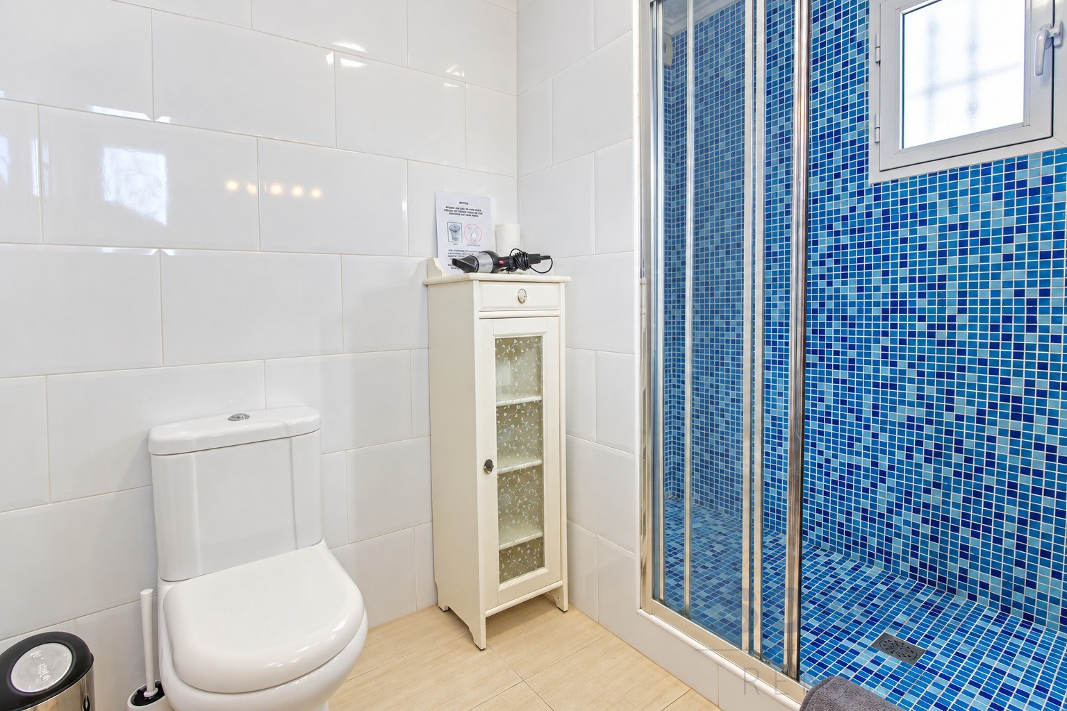 Bathroom 1 — Villa Cross, Gran Alacant