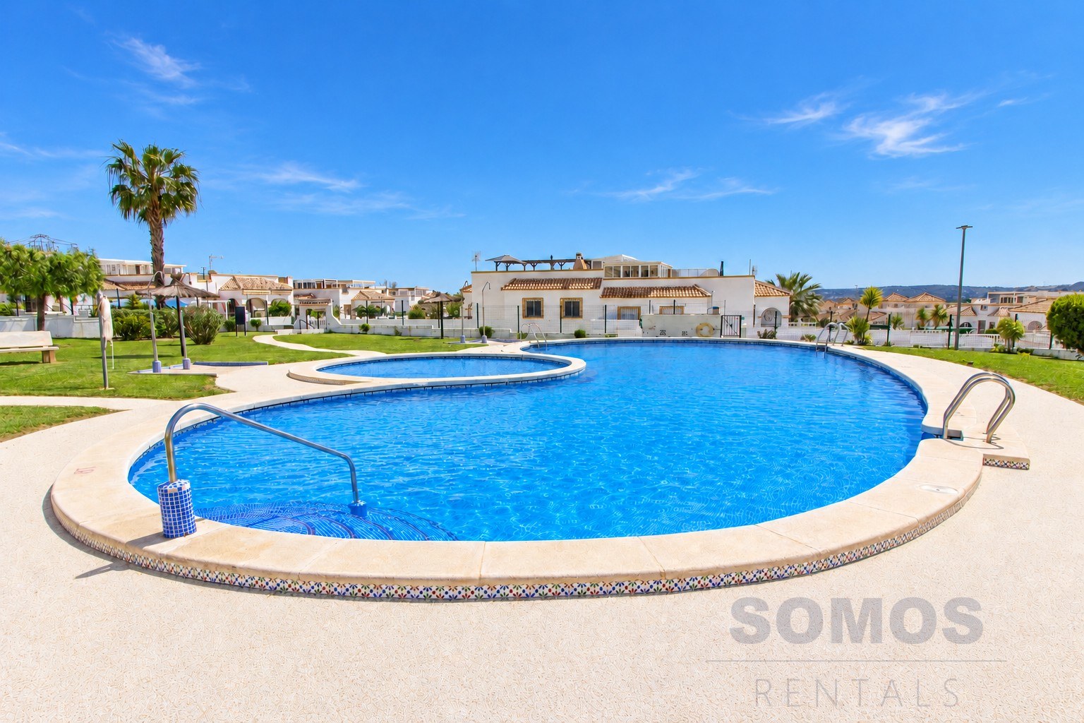 Communal swimming pool — Casa Arturo, Urb La Marina
