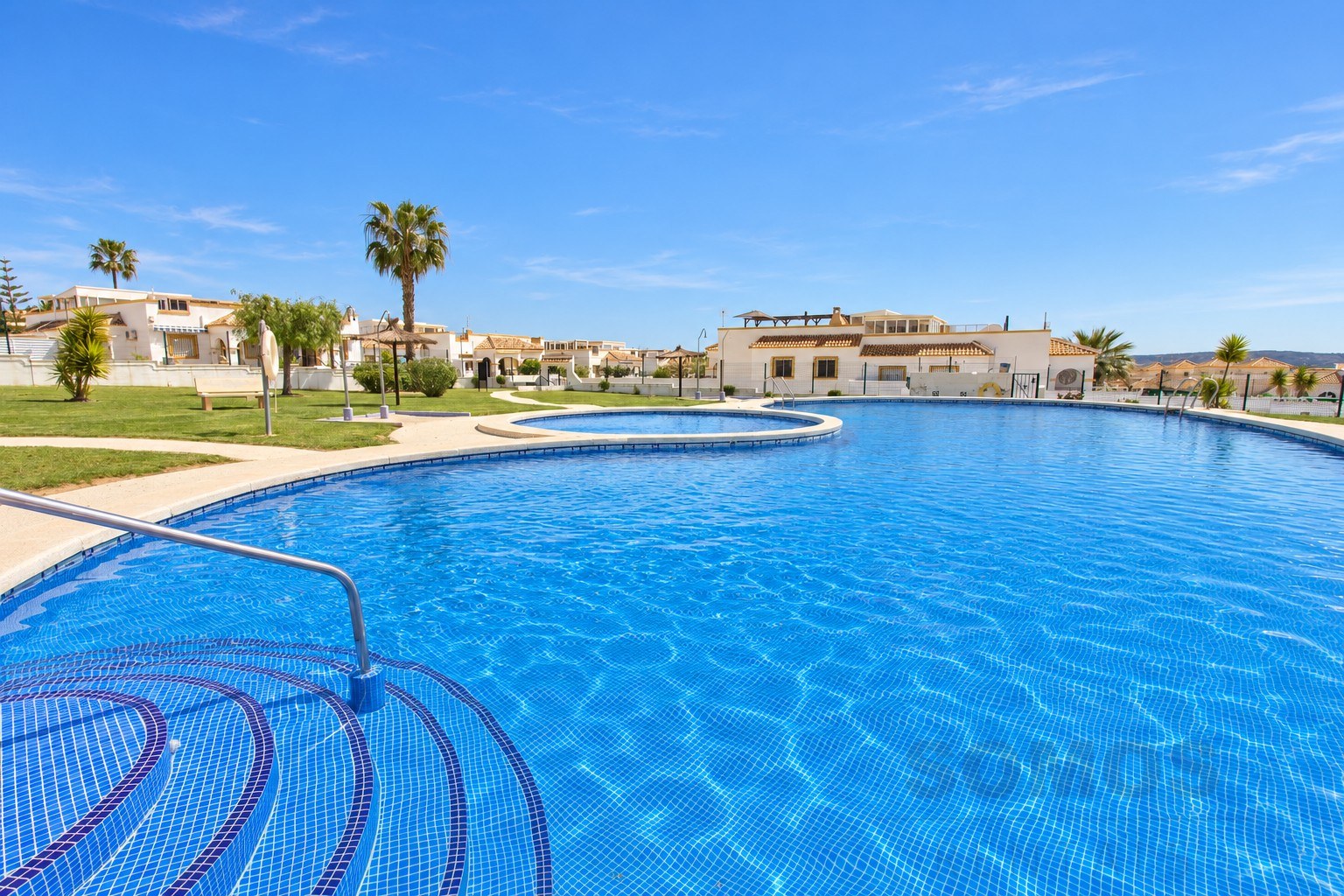 Communal swimming pool — Casa Arturo, Urb La Marina