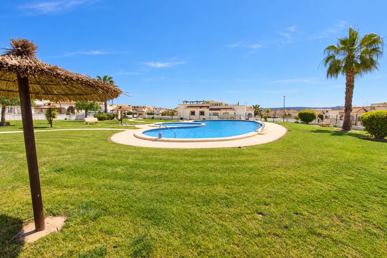 Communal swimming pool — Casa Arturo, Urb La Marina